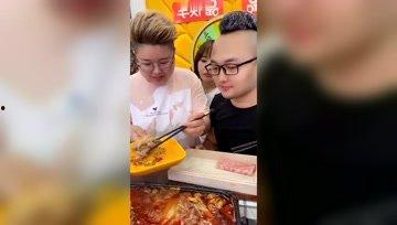 娱乐吃瓜酱一半